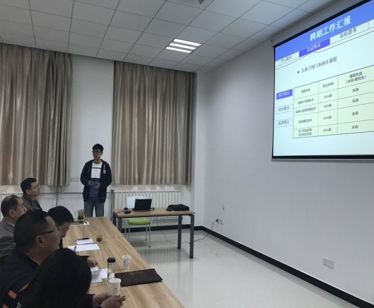 av女优大全
组织新进教师进行首聘期满述职汇报