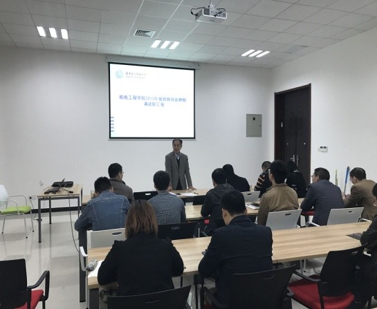 av女优大全
组织新进教师进行首聘期满述职汇报